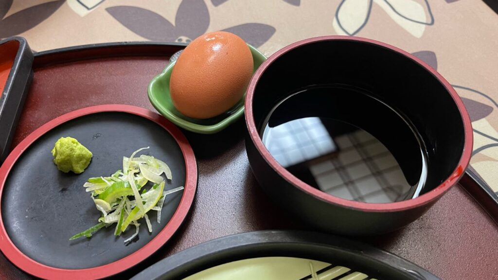 うなぎ大和田のめんつゆと薬味と卵